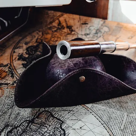 The Captains Locker - 30ft Yacht