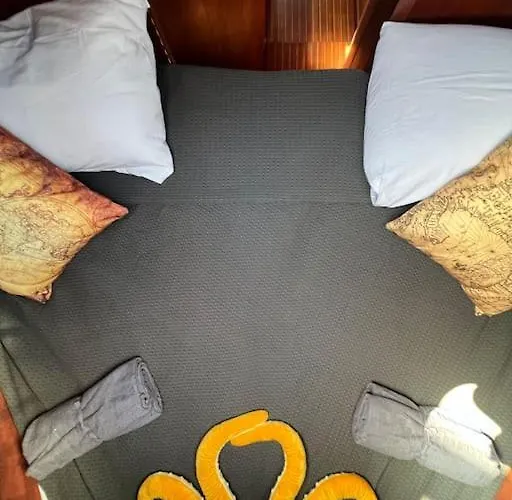 The Captains Locker - 30ft Yacht