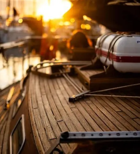 The Captains Locker - 30ft Yacht