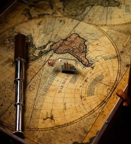 The Captains Locker - 30ft Yacht *