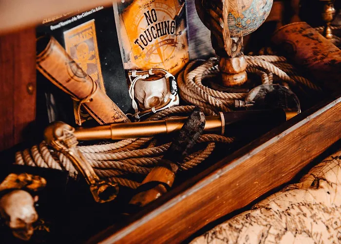 The Captains Locker - 30ft Yacht Botel