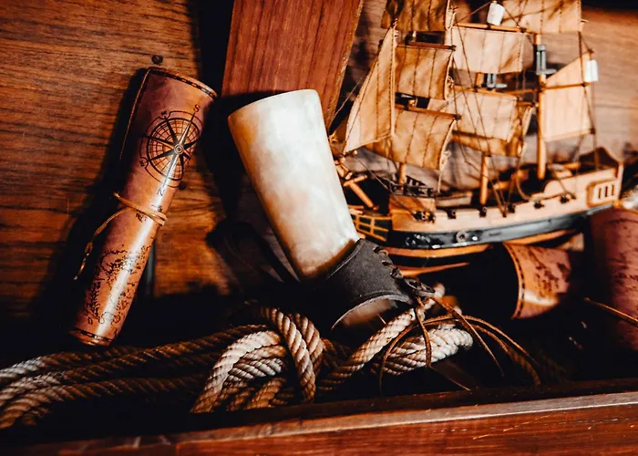 Botel The Captains Locker - 30ft Yacht