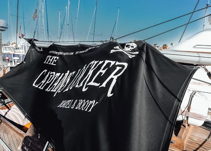 The Captains Locker - 30ft Yacht *