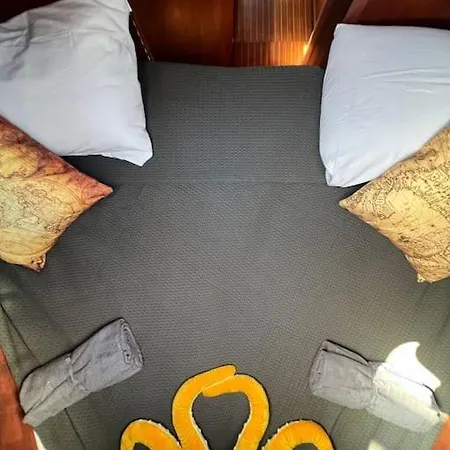 The Captains Locker - 30ft Yacht