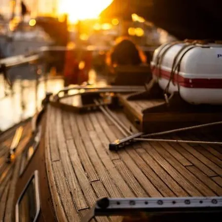 The Captains Locker - 30ft Yacht