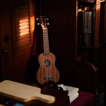 The Captains Locker - 30ft Yacht 船上ホテル サンミゲル・デ・アボナ