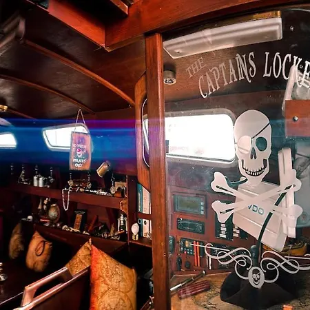 船上ホテル The Captains Locker - 30ft Yacht