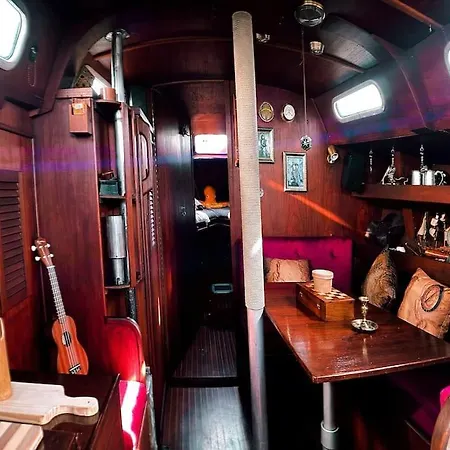 The Captains Locker - 30ft Yacht 船上ホテル サンミゲル・デ・アボナ