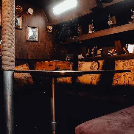 船上ホテル The Captains Locker - 30ft Yacht *