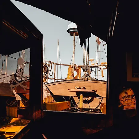 船上ホテル The Captains Locker - 30ft Yacht *