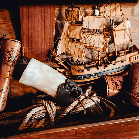 船上ホテル The Captains Locker - 30ft Yacht