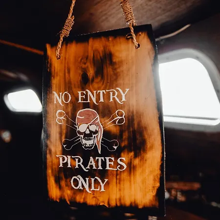 The Captains Locker - 30ft Yacht *