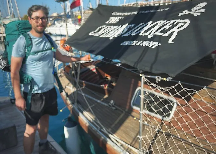 The Captains Locker - 30ft Yacht Botel