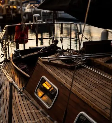 The Captains Locker - 30ft Yacht Tekne *