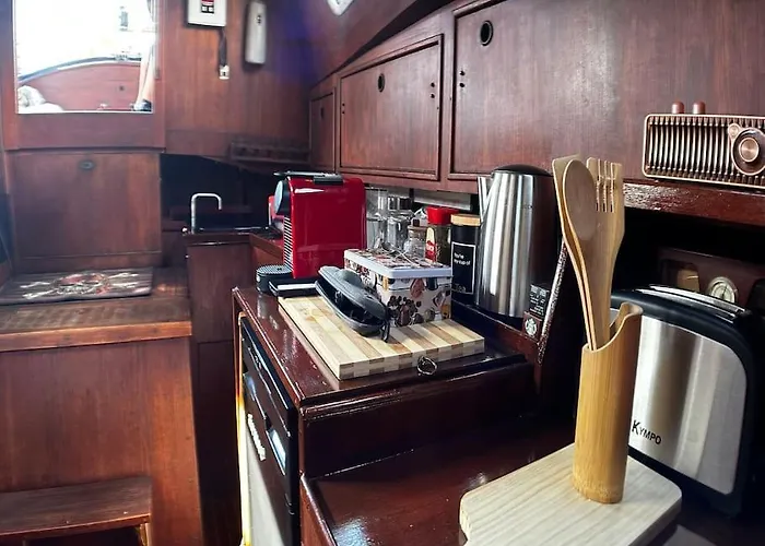 The Captains Locker - 30ft Yacht Tekne