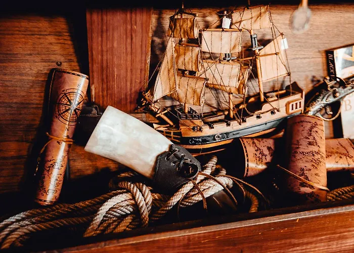 Botel The Captains Locker - 30ft Yacht