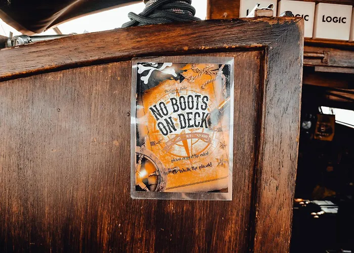 Botel The Captains Locker - 30ft Yacht *