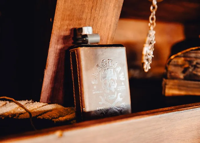 The Captains Locker - 30ft Yacht