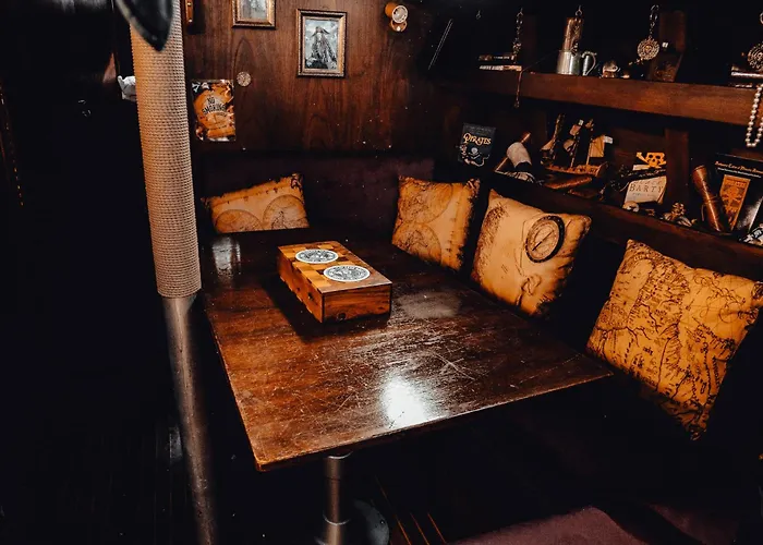 The Captains Locker - 30ft Yacht Botel *