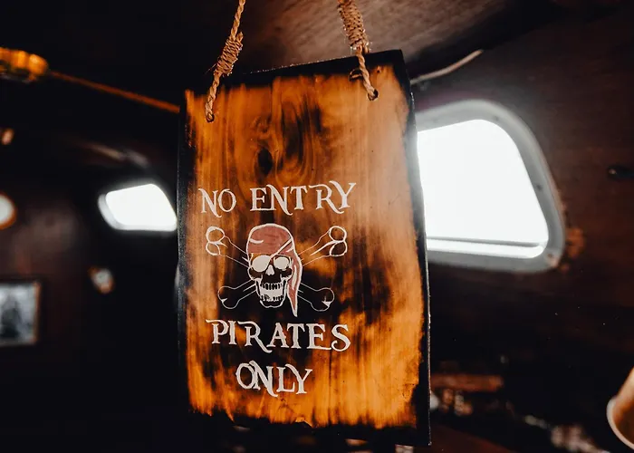 The Captains Locker - 30ft Yacht *