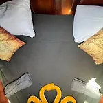 The Captains Locker - 30ft Yacht