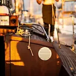 The Captains Locker - 30ft Yacht Botel