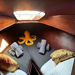 Botel The Captains Locker - 30ft Yacht *
