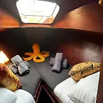 The Captains Locker - 30ft Yacht Botel *