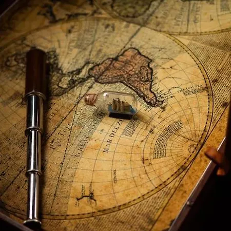 The Captains Locker - 30ft Yacht *