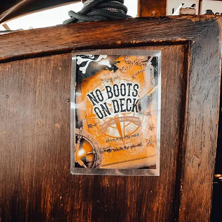 Botel The Captains Locker - 30ft Yacht *