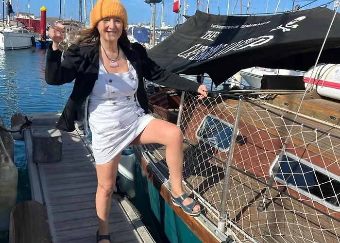 The Captains Locker - 30ft Yacht