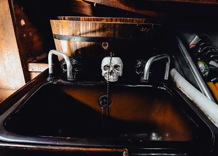 The Captains Locker - 30ft Yacht *