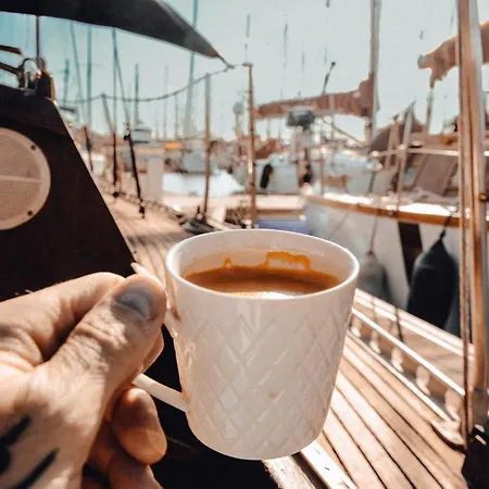 Botel The Captains Locker - 30ft Yacht